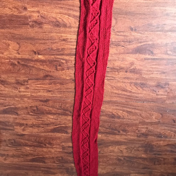 Hand knit scarf. DNA cables - Picture 3 of 3